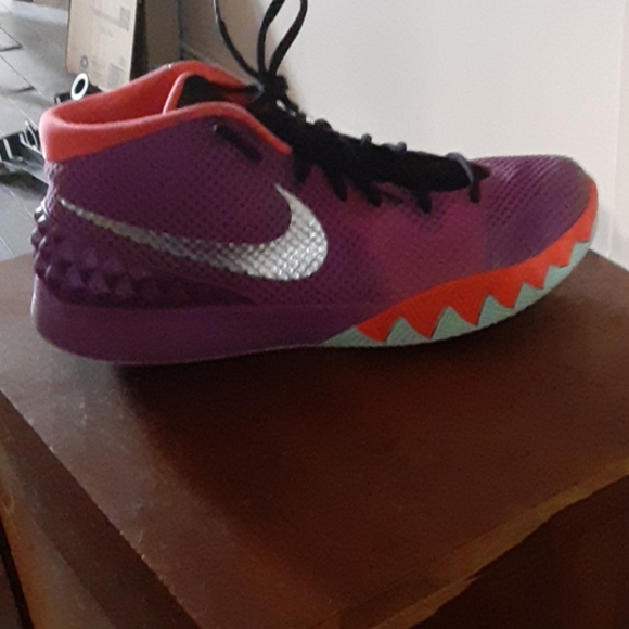 Kyrie 1 easter - Picture 1 of 4